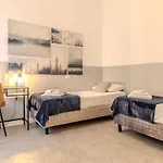 Apartment Blue View 2br With Private Parking Como