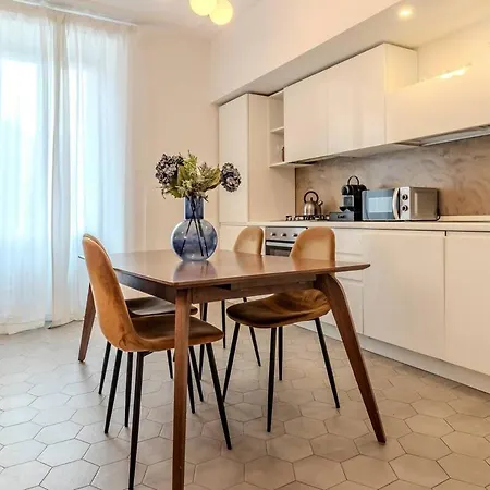Blue View 2br With Private Parking Apartment Como