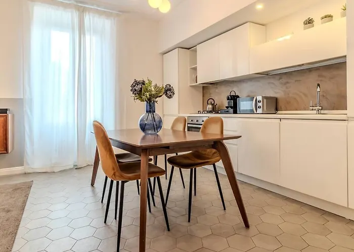 Blue Luxury #1 아파트 코모